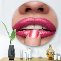 Dizajnerska umjetnost ružičaste ženske usne s prstom na ustima Moderni kružni metalni zidni umjetnički disk od 23